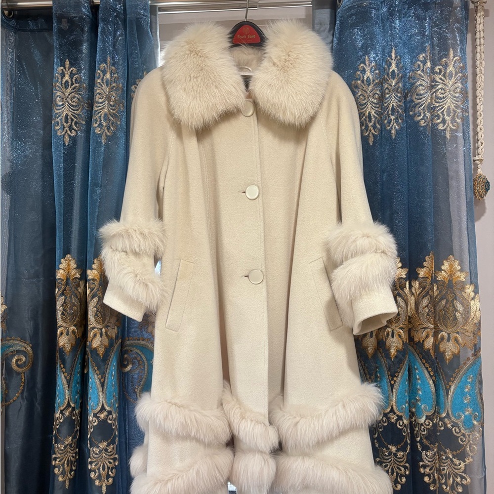 Elegant Cream Fur-Trimmed Pea Coat